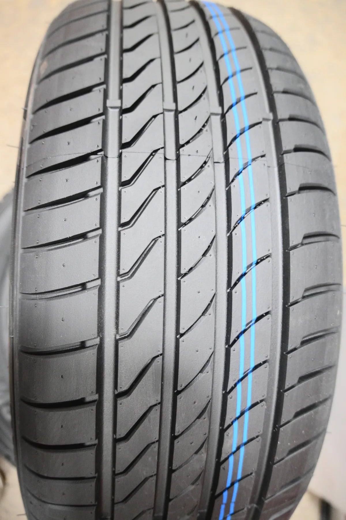 Actual tread photo for 215/55R16